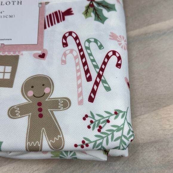 NEW Cupcakes and Cashmere Christmas Gingerbread Tablecloth 60”x84” Oblong - Picture 7 of 8